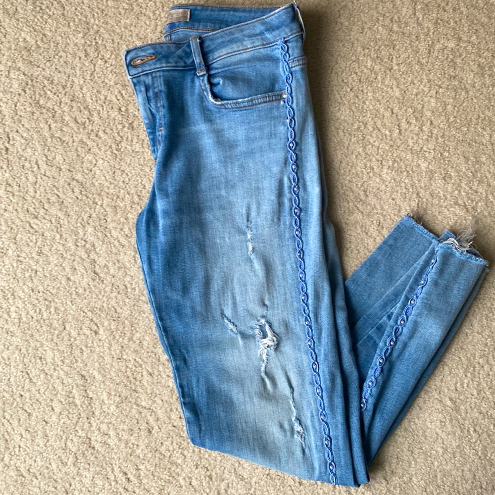 ZARA Mid -Rise ankle jeans with beaded sides!!